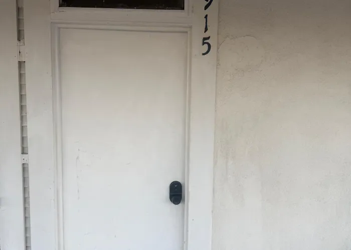 Downtown Taylor Private Entry 1 * Phoenix